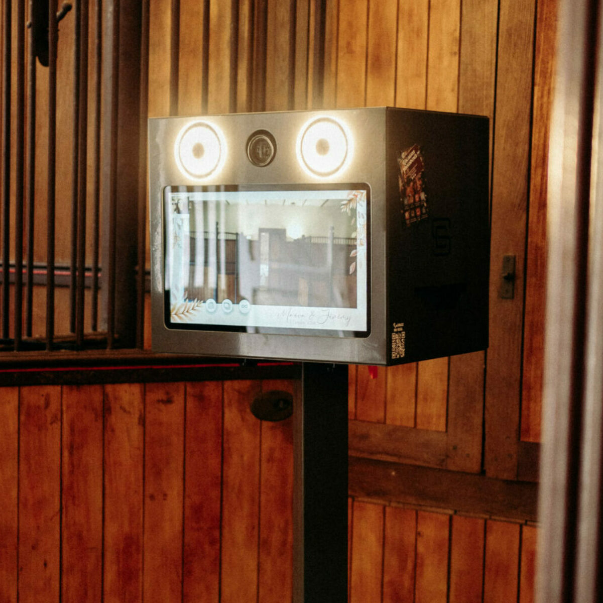 Joli photobooth noir en acier près de nantes